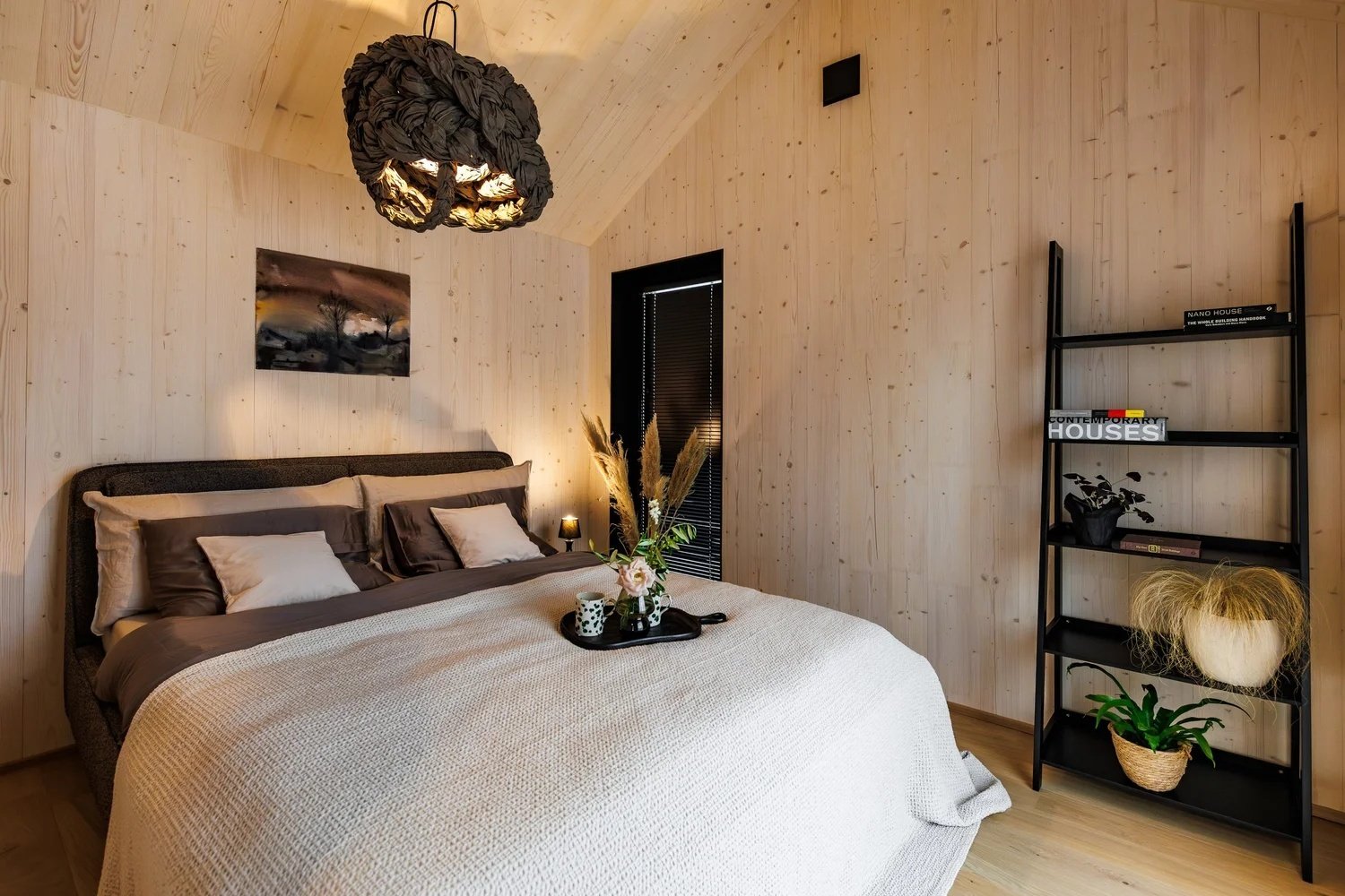 Wohnbereich mit Küche und grosszügigem Tageslicht